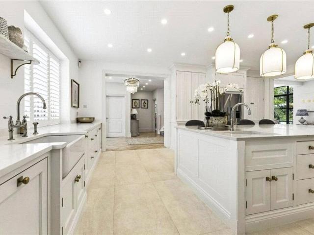 House for rent in Stoke D'Abernon, Blackhills