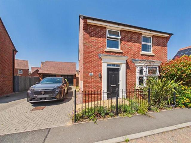 Apartment for rent in Priors Hall Park, Weldon
