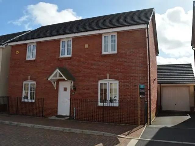 Apartment for rent in Carnglas, Swansea