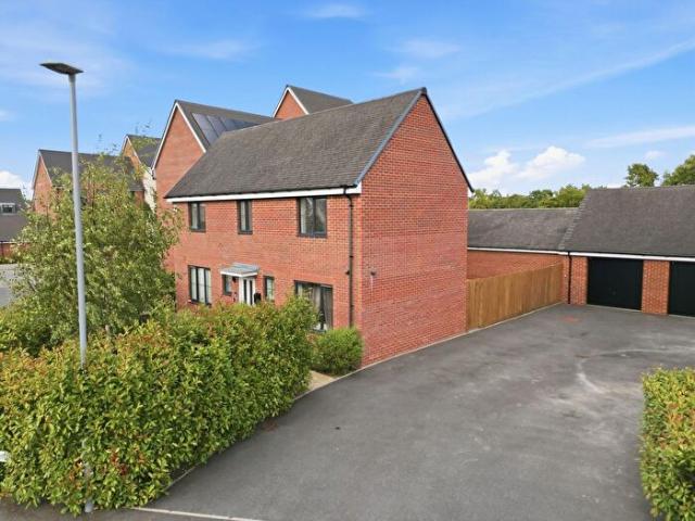 Apartment for rent in Kingsmead, Shenley Brook End