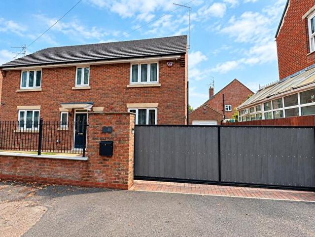 Apartment for rent in Desborough