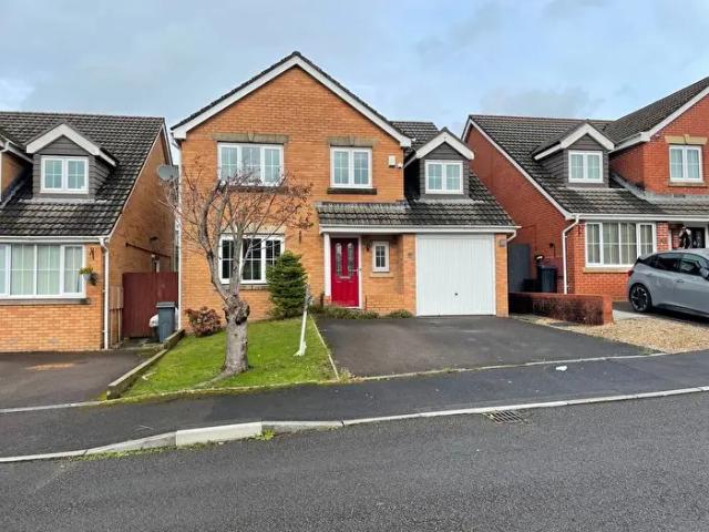 Apartment for rent in Crymlyn Grove, Coed Darcy