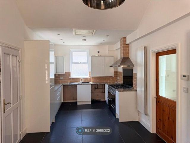 Apartment for rent in Pontygwaith, Wales