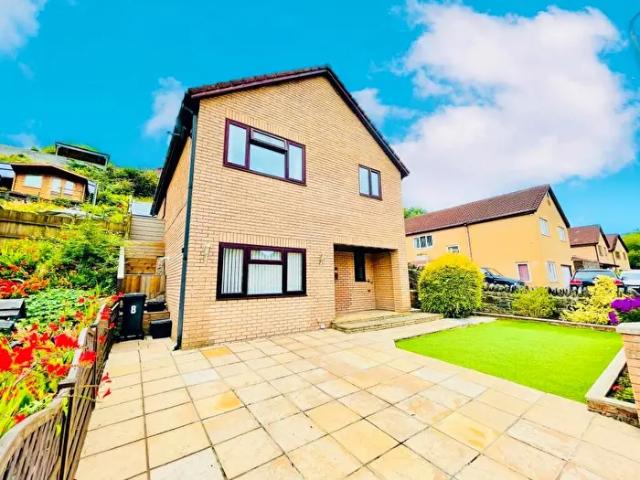 Apartment for rent in Treharris
