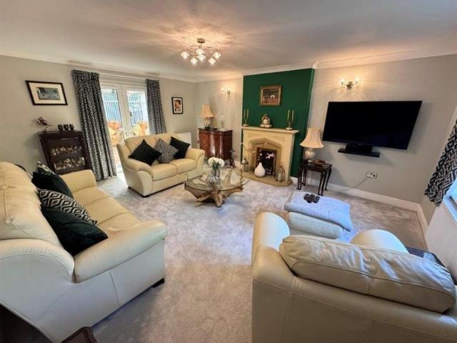 House for rent in Charlesworth, East Midlands