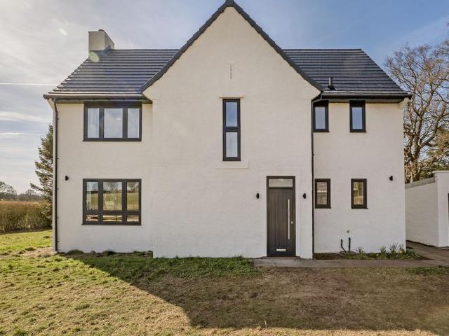 House for sale in Burnshot, Scotland