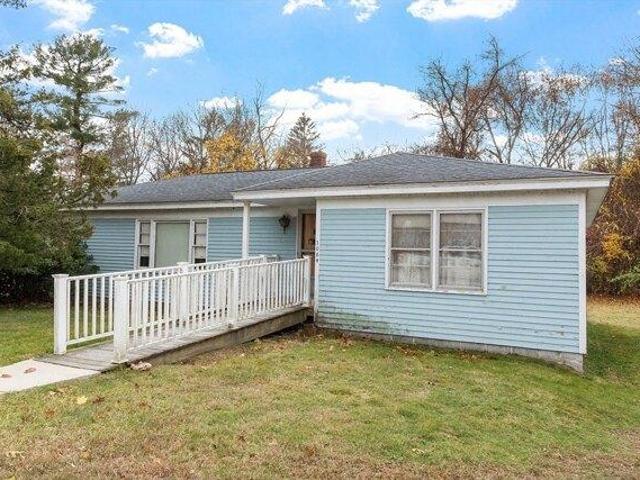 House for sale in Dracut, Massachusetts