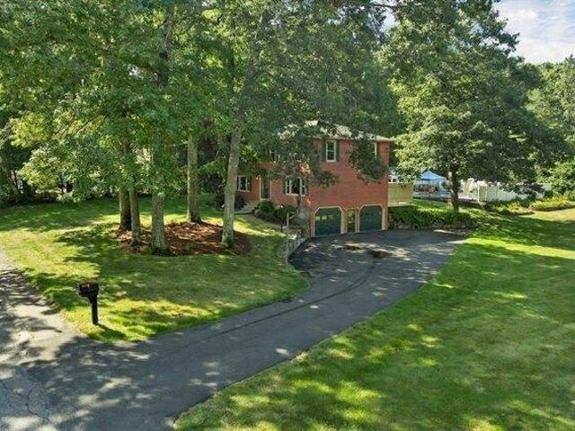 House for sale in Dracut, Massachusetts