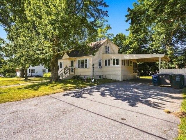 House for sale in Dracut, Massachusetts