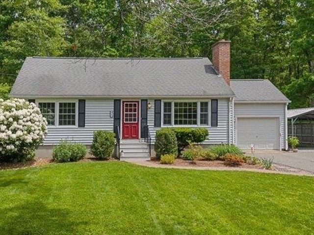 House for sale in Dudley, Massachusetts
