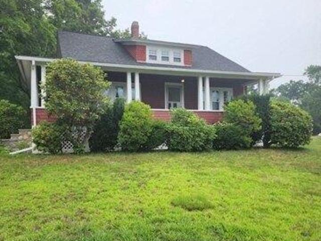 House for sale in Dudley, Massachusetts