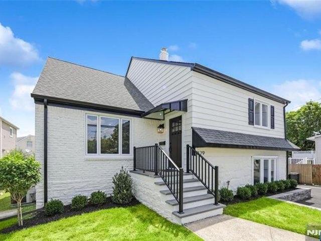 House for sale in Dumont
