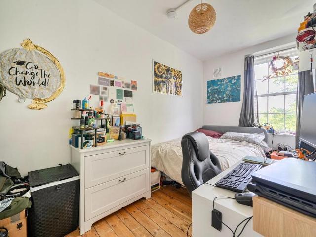 Flat for sale in Chalk Farm, Greater London