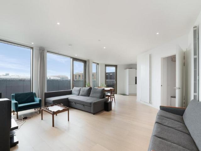 Flat for sale in North Woolwich, Greater London