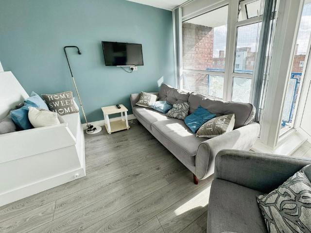 Flat for sale in Peckham, Greater London