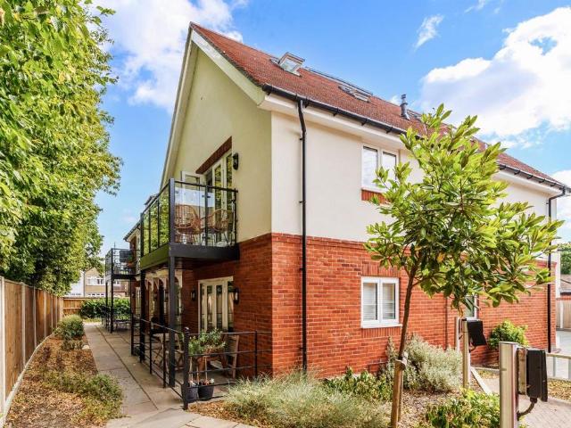 Flat for sale in West Ewell, Ewell