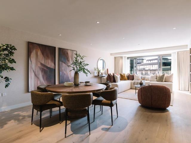 Flat for sale in Chelsea Waterfront, Greater London