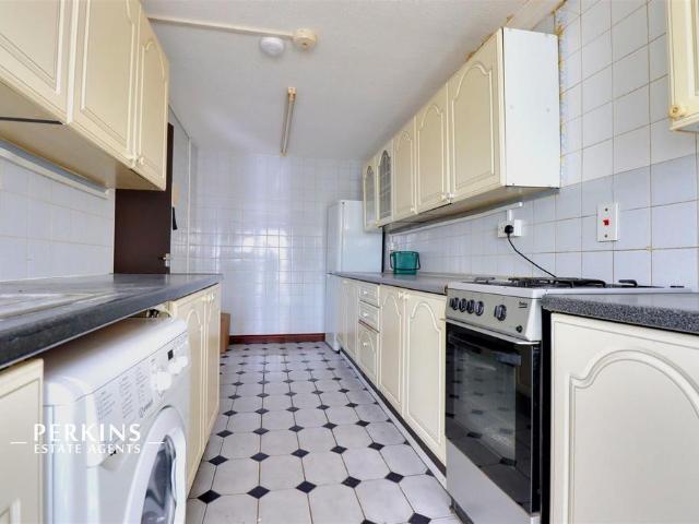 Flat for sale in London Borough of Ealing, Greenford
