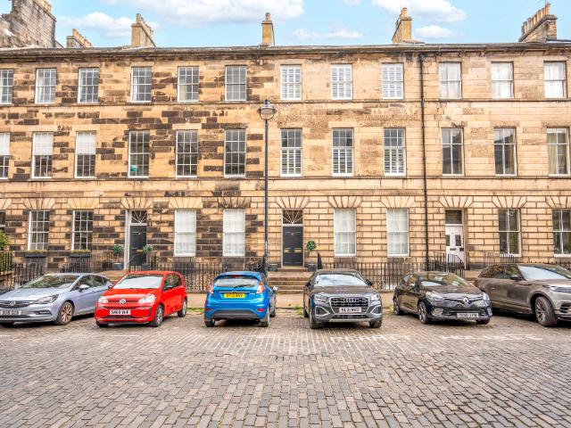 Flat for sale in New Town, Scotland