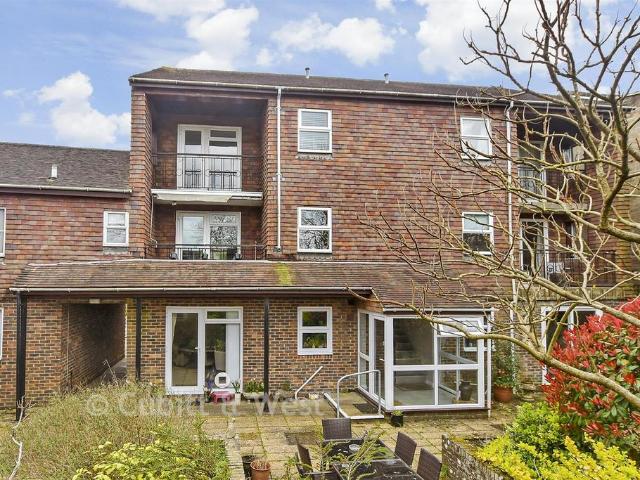 Flat for sale in Perryfields, West Sussex