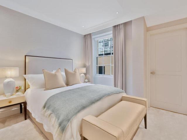 Apartment for sale in Belgravia, Greater London
