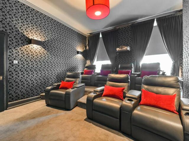 Apartment for sale in Lyons, Greater London
