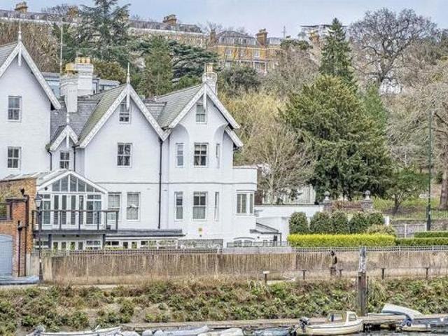 House for sale in Deepcut, Surrey