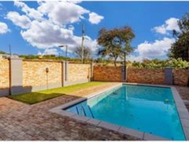 Apartment for rent in Wilgeheuwel, Roodepoort