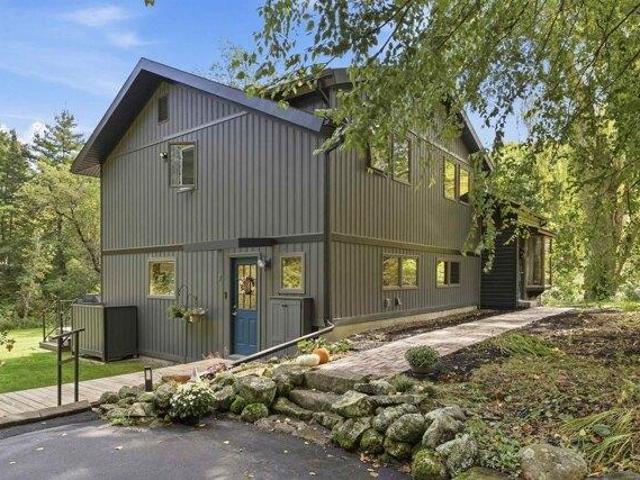 House for sale in Durham, Strafford County