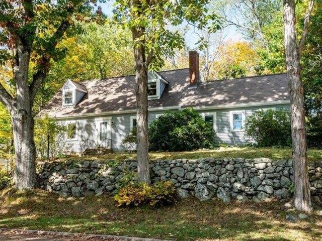 House for sale in Durham, Strafford County