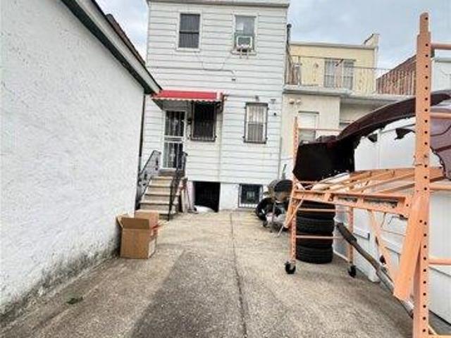 House for sale in Queens, Arverne