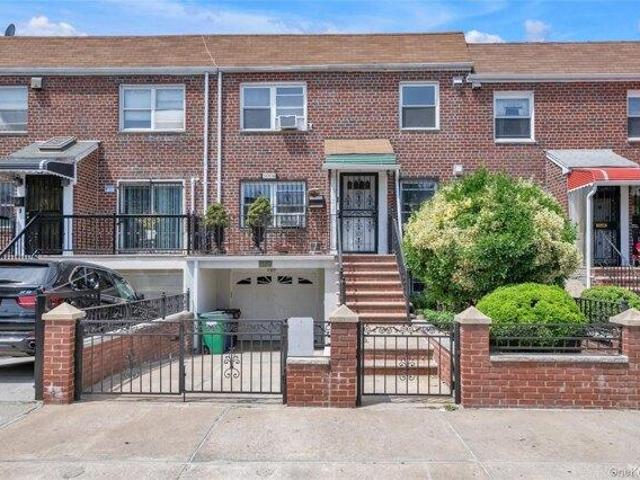 House for sale in Queens, Arverne