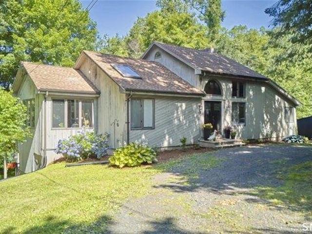 House for sale in Lake Pocotopaug, East Hampton
