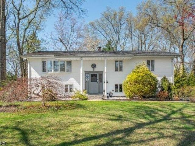 House for sale in East Hanover, New Jersey