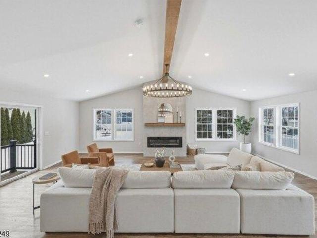 House for sale in East Hanover, New Jersey