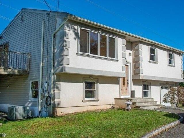 House for sale in Hanover Neck, East Hanover
