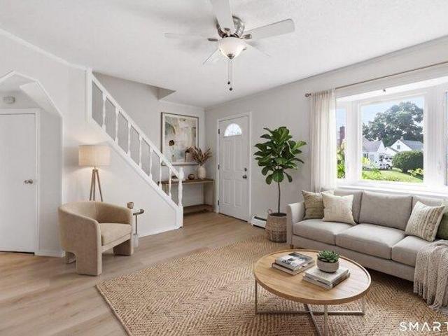 House for sale in Naubuc Avenue–Broad Street Historic District, East Hartford