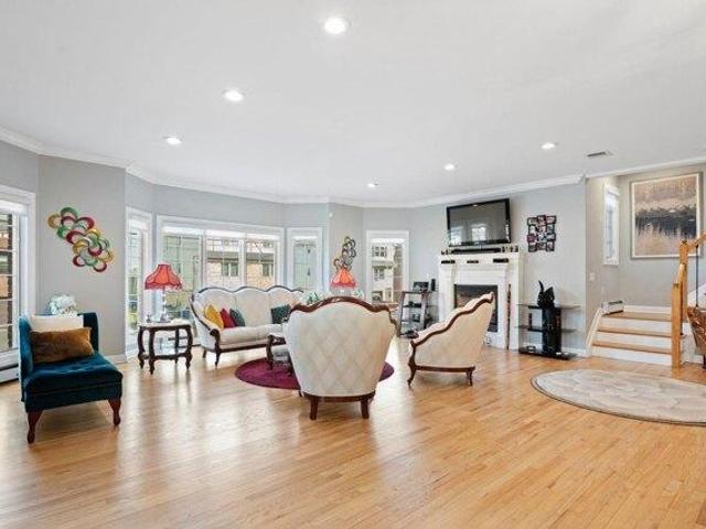 House for sale in Edgewater, New Jersey