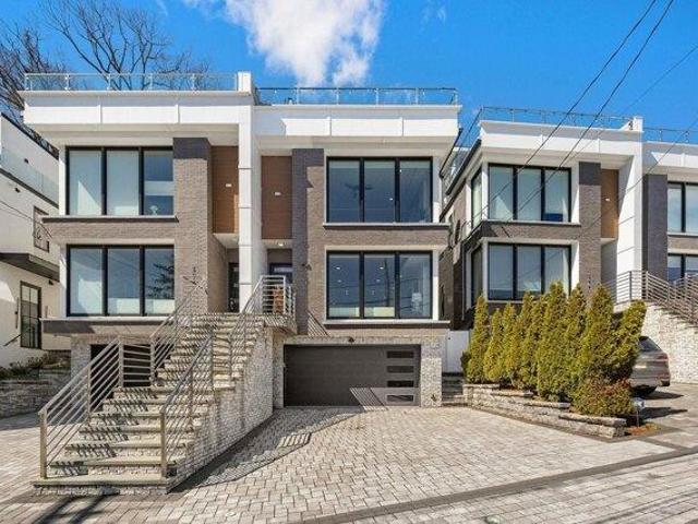 House for sale in Edgewater, New Jersey