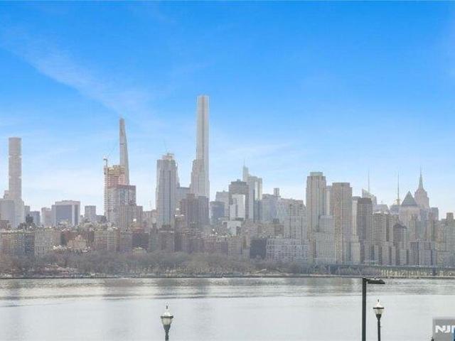 Condo for sale in Edgewater, New Jersey