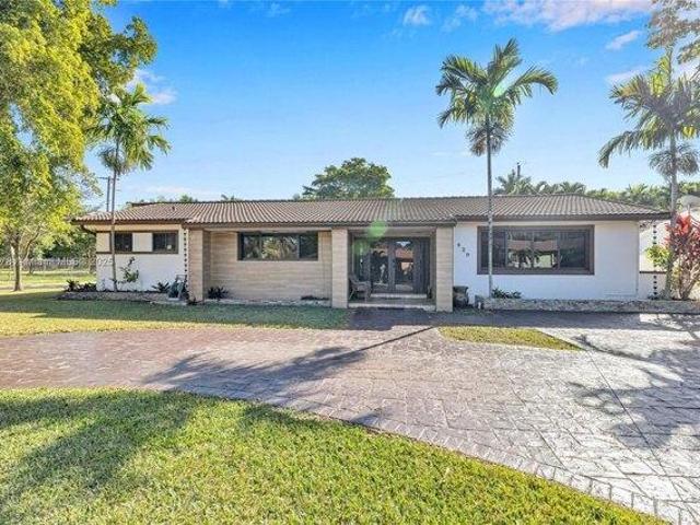 House for sale in El Portal