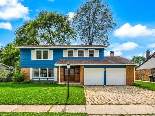 House for sale in Elk Grove Village, Illinois