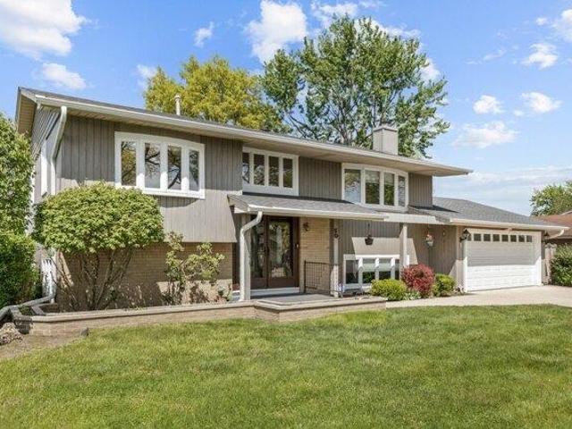 House for sale in Elk Grove Village, Illinois