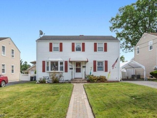 House for sale in Elmwood Park, New Jersey