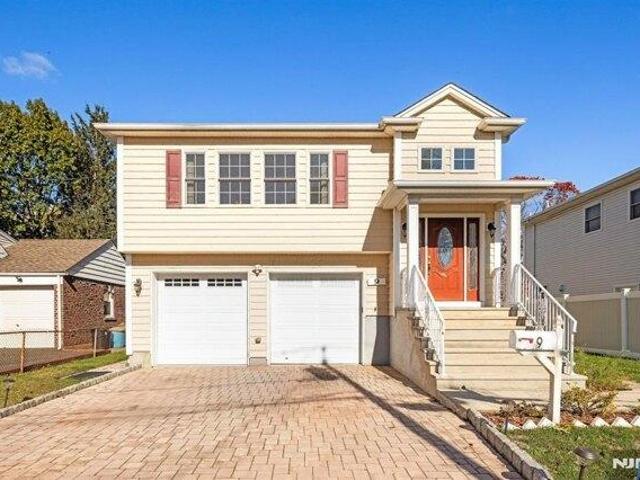 House for sale in Elmwood Park, New Jersey