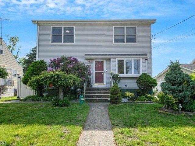 House for sale in Elmwood Park, New Jersey