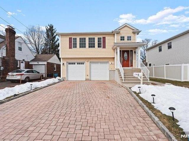 House for sale in Elmwood Park, New Jersey