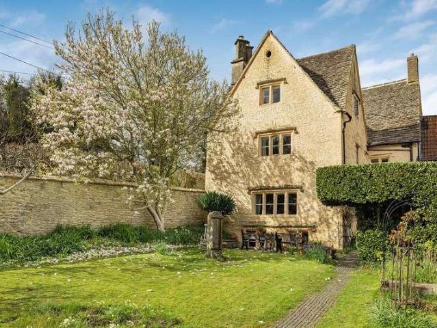 Cottage for sale in Thrupp, School House