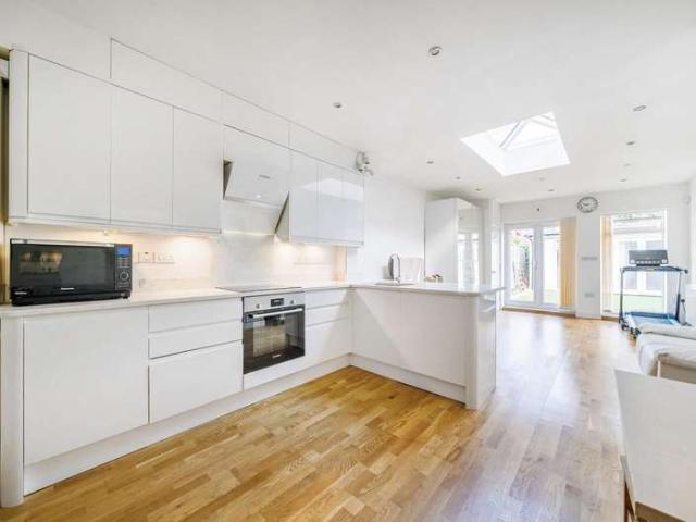 Terraced House for sale in Kingston Upon Thames, Norbiton