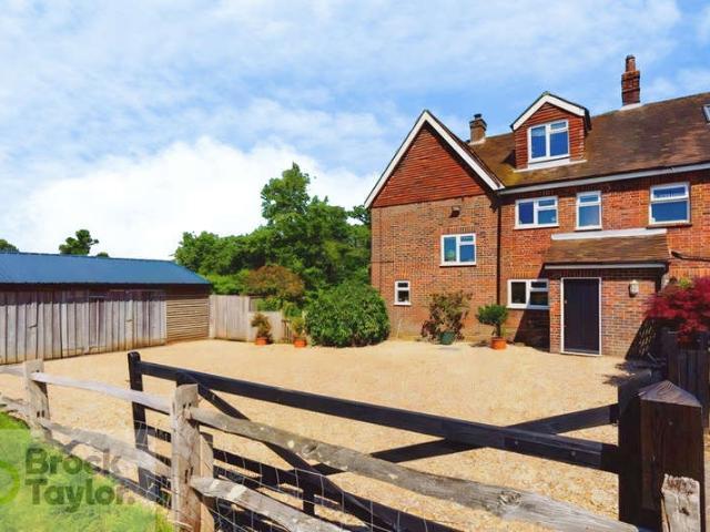 Cottage for sale in Ansty and Staplefield, Perryfields